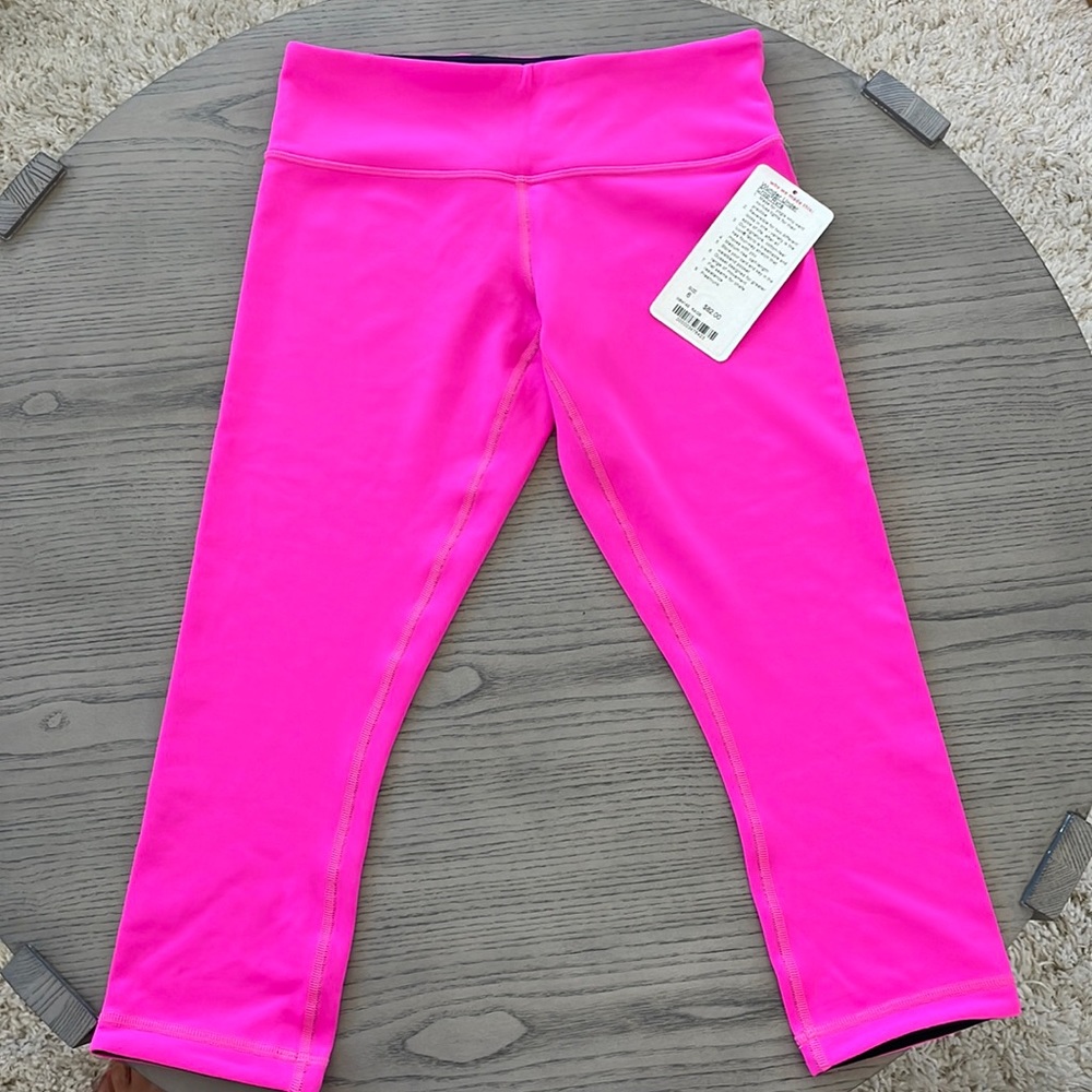 Lululemon NWT Wunder Under Crop Athletic Pants!! Perfect Condition! Pink/black!!